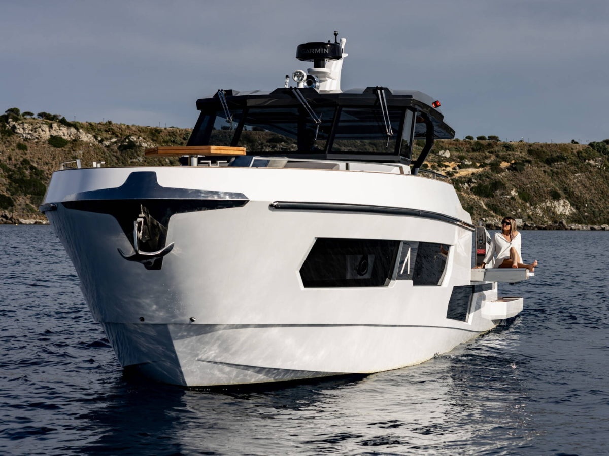 Aicon Yachts USA Vivere 66